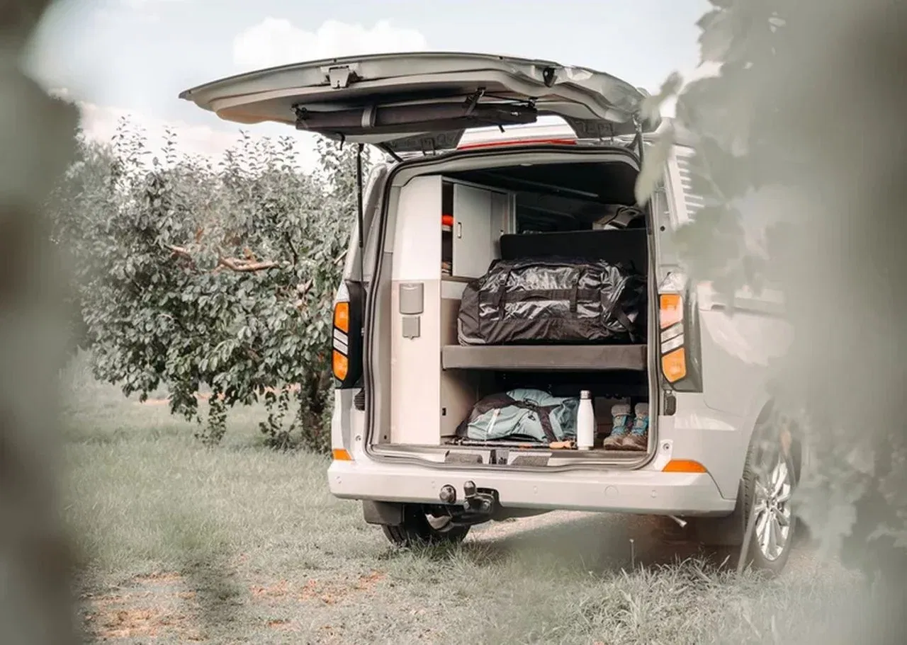 Esta camper cuenta con un diseño funcional y versátil, ideal para aventuras. Esta camper cuenta con un diseño funcional y versátil, ideal para aventuras.