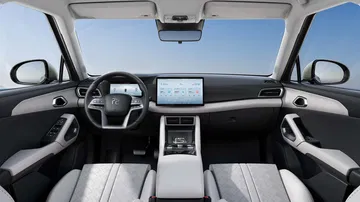 Interior del BYD Atto 2, con un diseño moderno y espacioso.