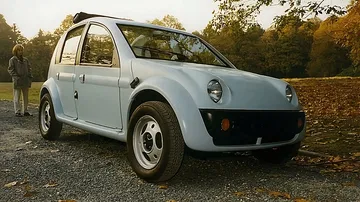 Este Citroën 2CV de Chrysler destaca por su carrocería plástica y diseño distintivo.