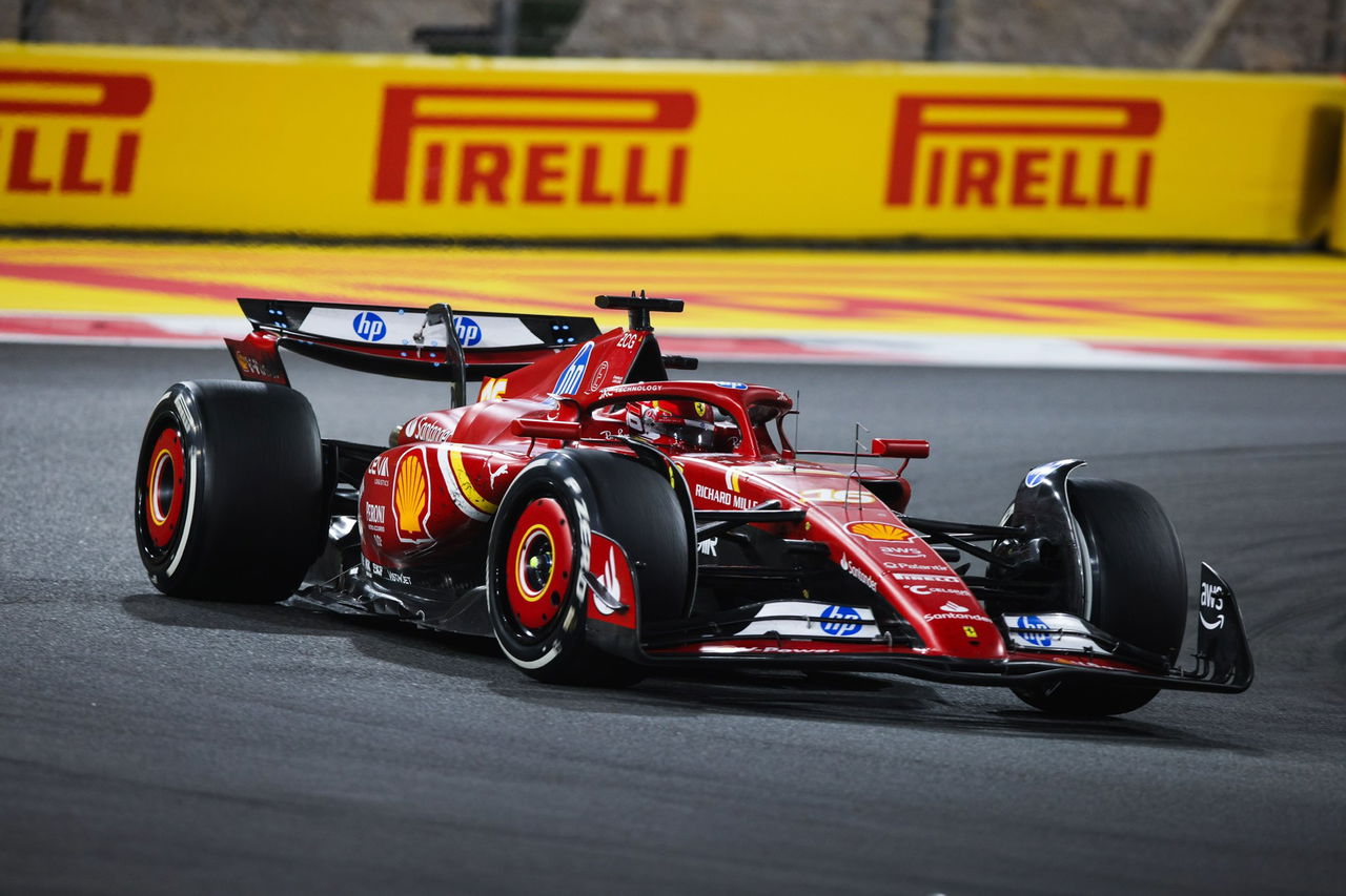 El monoplaza de Ferrari en plena acción en Abu Dabi.