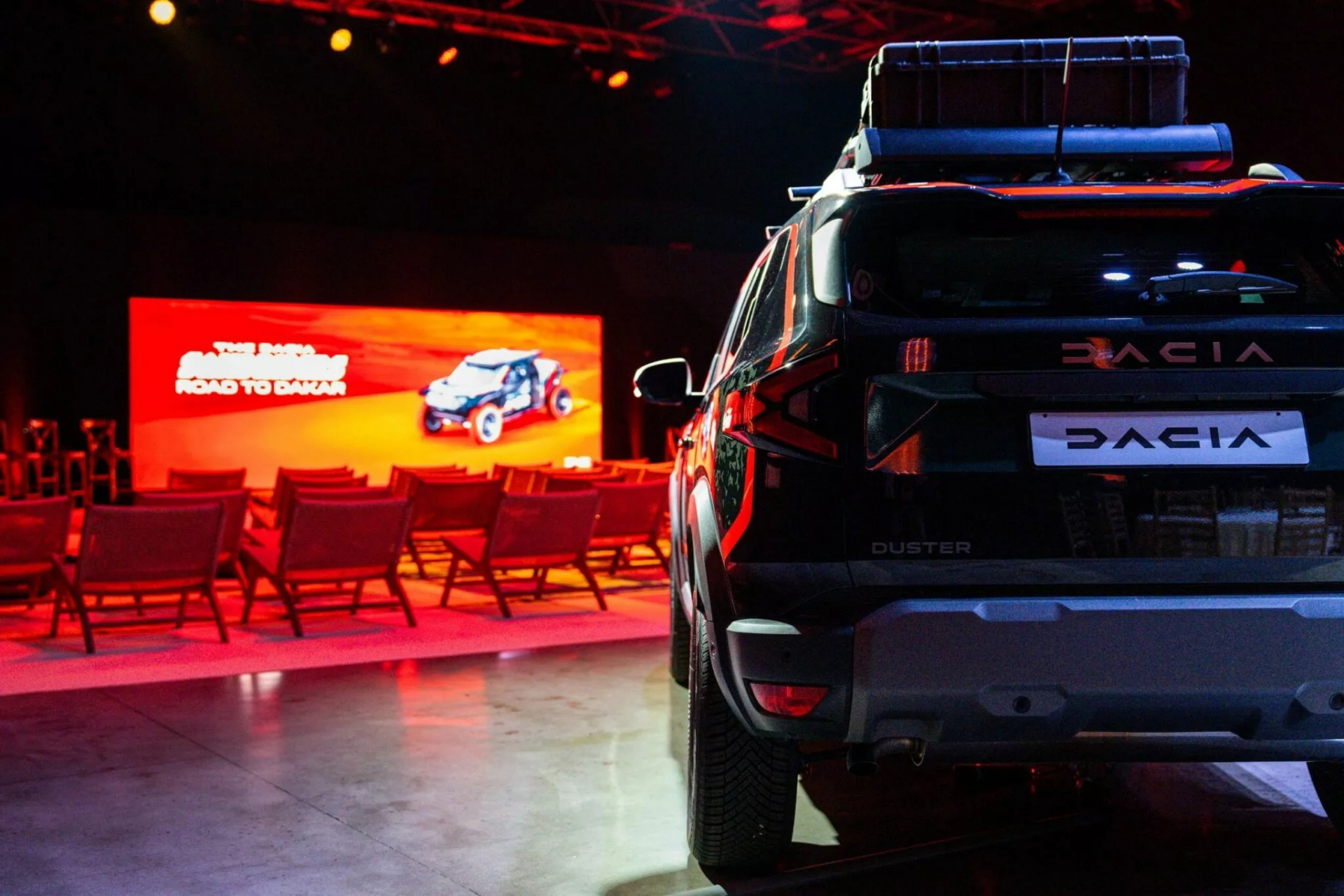 Vista del Dacia Duster, un 4x4 asequible y eficaz que impresiona por su diseño y funcionalidad.