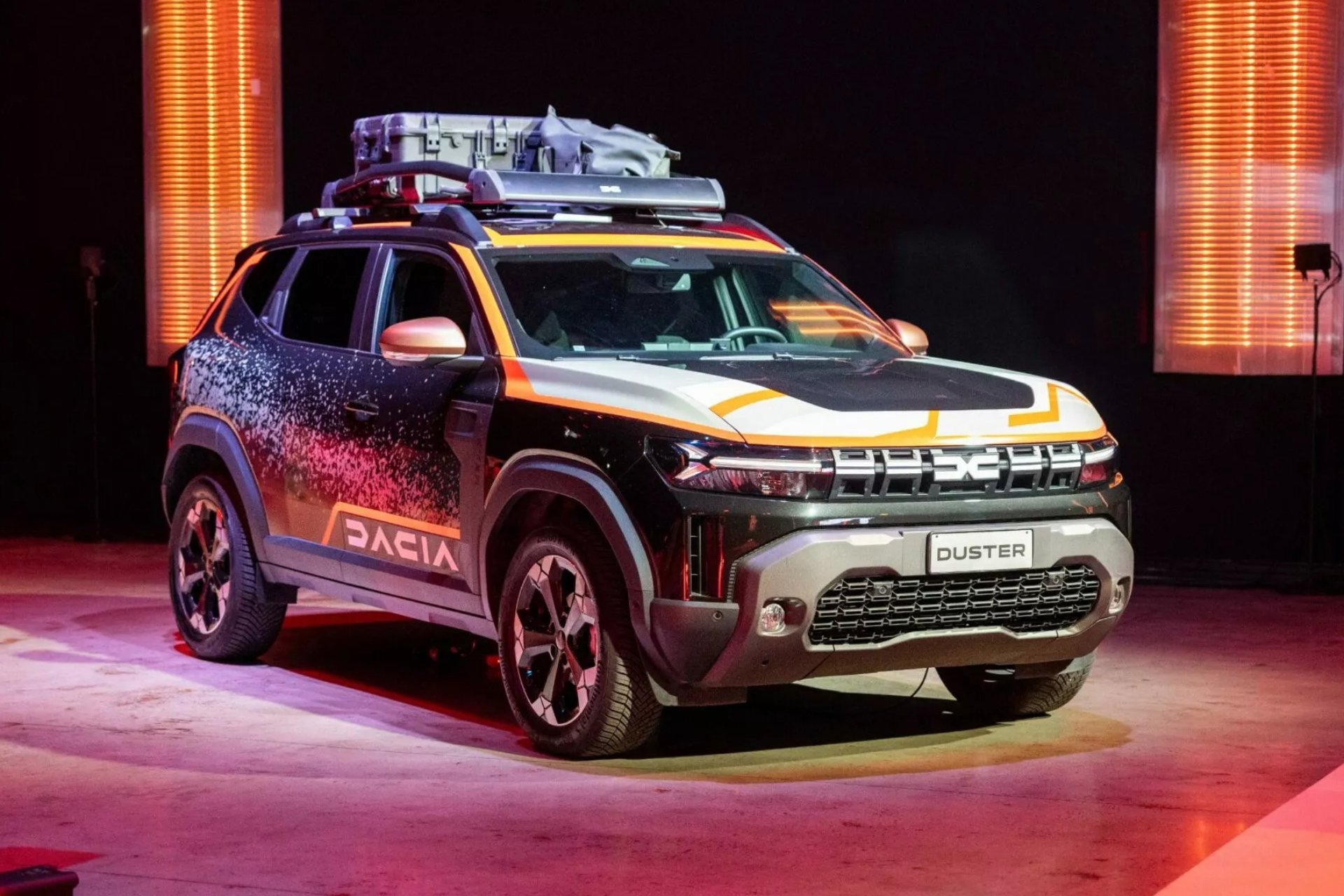 El Dacia Duster 4x4 destaca por su diseño robusto y funcional, ideal para aventuras.
