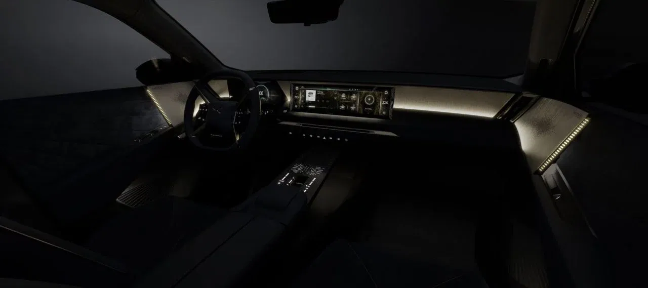 Diseño futurista con volante distintivo y acabados elegantes.