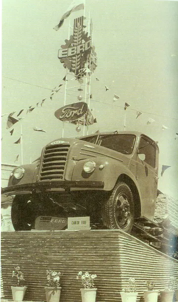 Imagen histórica del Ebro, emblemático en la historia automovilística española.