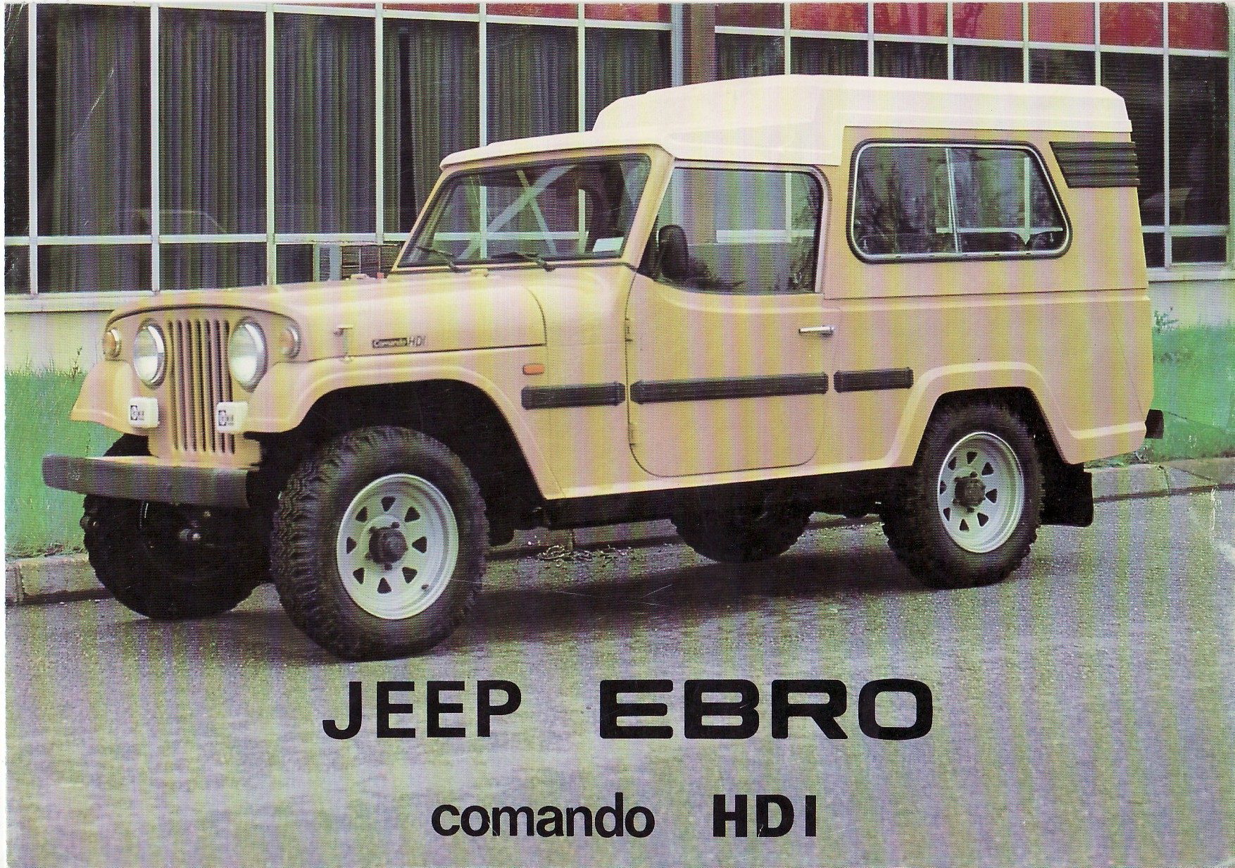 El Jeep Ebro Comando destaca por su diseño robusto y funcional, ideal para aventuras.