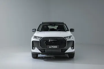 SUV compacto con diseño audaz, ideal para familia y aventuras.