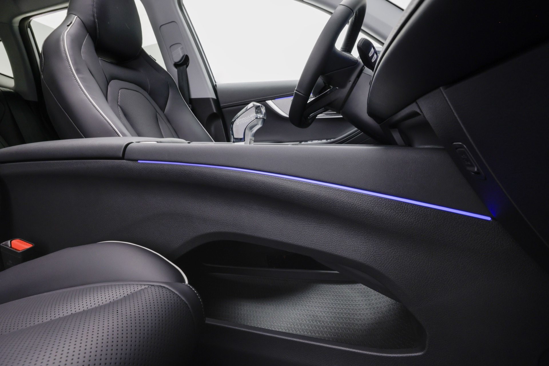 Espacioso y elegante, el interior del Ebro S700 ofrece comodidad y diseño moderno.