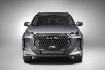 Frontal del Ebro S700 2025, con un diseño robusto y distintivo.