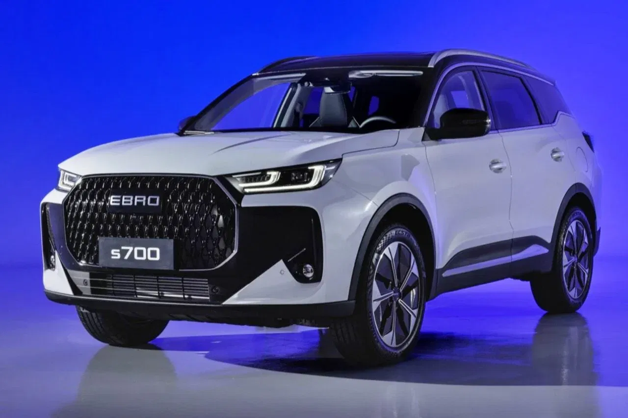 Vista del Ebro S700, un SUV que combina elegancia y tecnología.