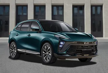 Este SUV chino impone con su diseño atrevido y color jade. Una mezcla perfecta de estilo y funcionalidad. Este SUV chino impone con su diseño atrevido y color jade. Una mezcla perfecta de estilo y funcionalidad.