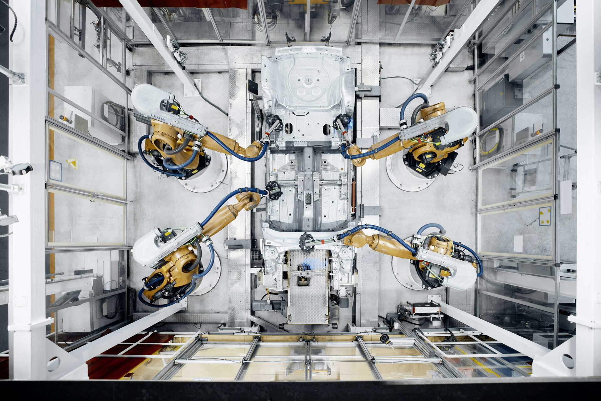 Vista de la línea de producción, donde se ensamblan los vehículos Volkswagen.