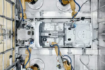 Vista detallada del sistema de producción automatizada en la fábrica de Volkswagen en Wolfsburgo.