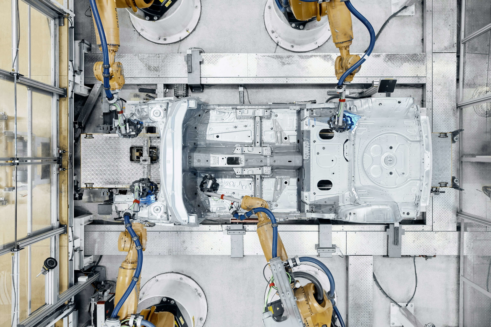 Vista detallada del sistema de producción automatizada en la fábrica de Volkswagen en Wolfsburgo.