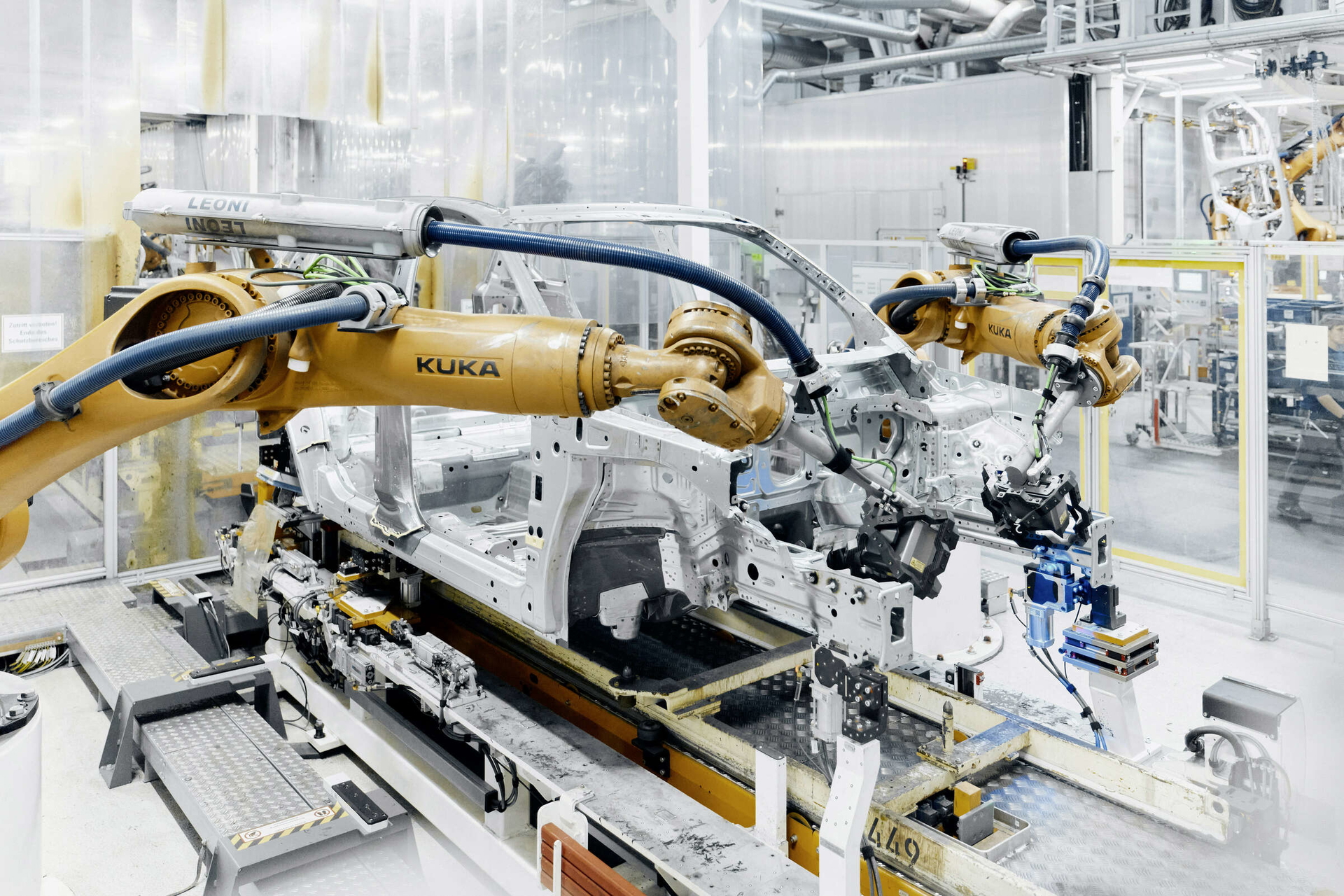 Vista de la planta de producción de Volkswagen en Wolfsburgo, reflejando su avanzada tecnología.