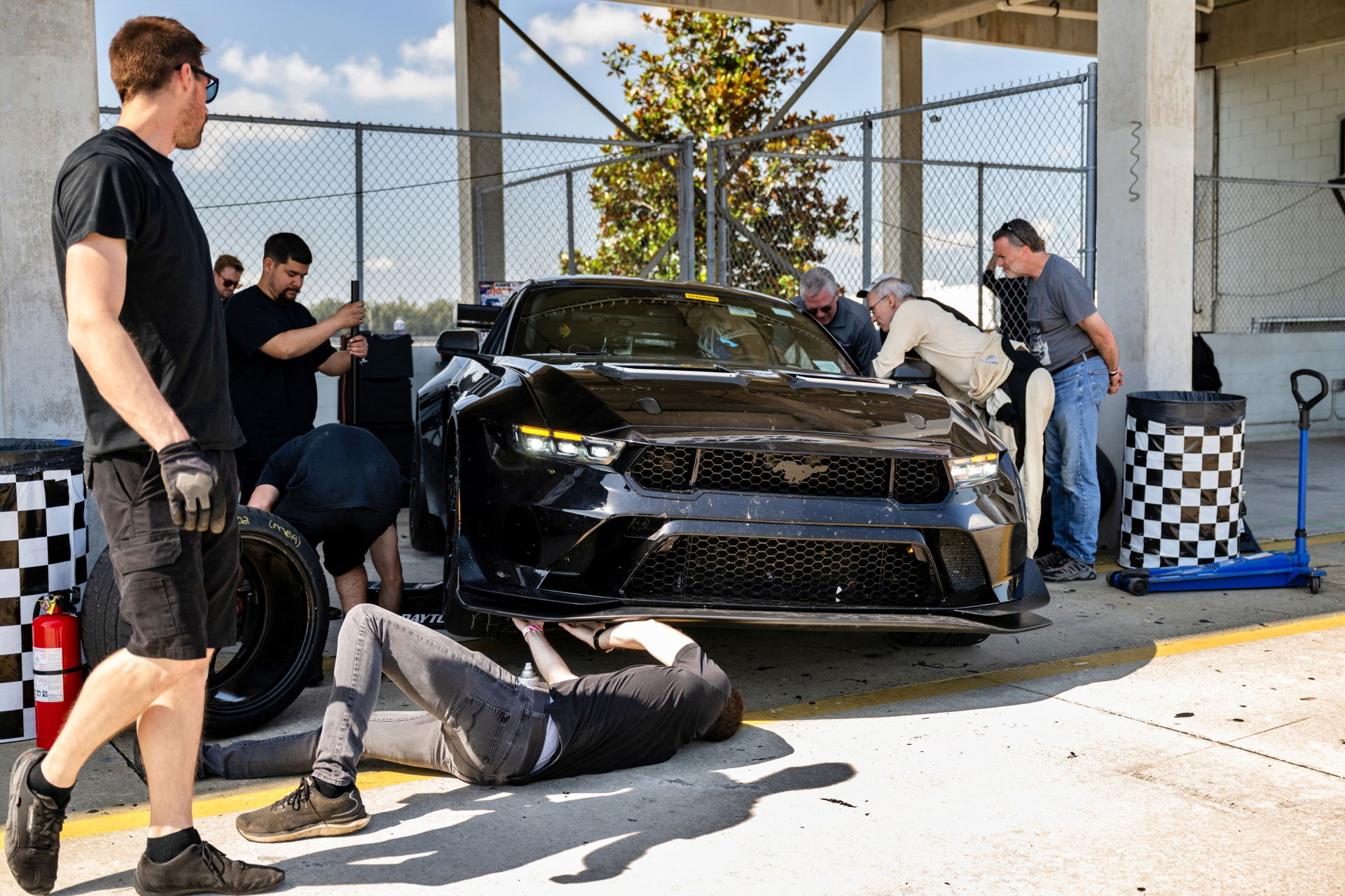 El Ford Mustang GTD, preparado para su desafío en Nürburgring. Ingenieros en acción.