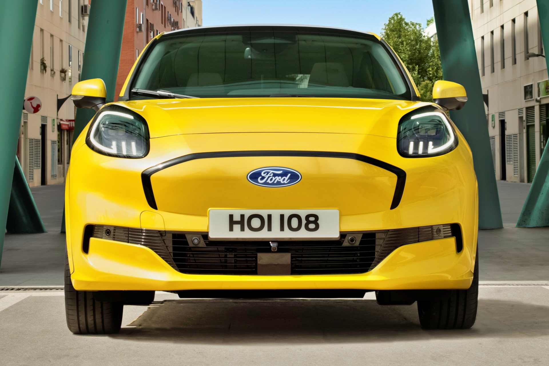 Frontal del Ford Puma eléctrico, destacando su diseño moderno y distintivo.