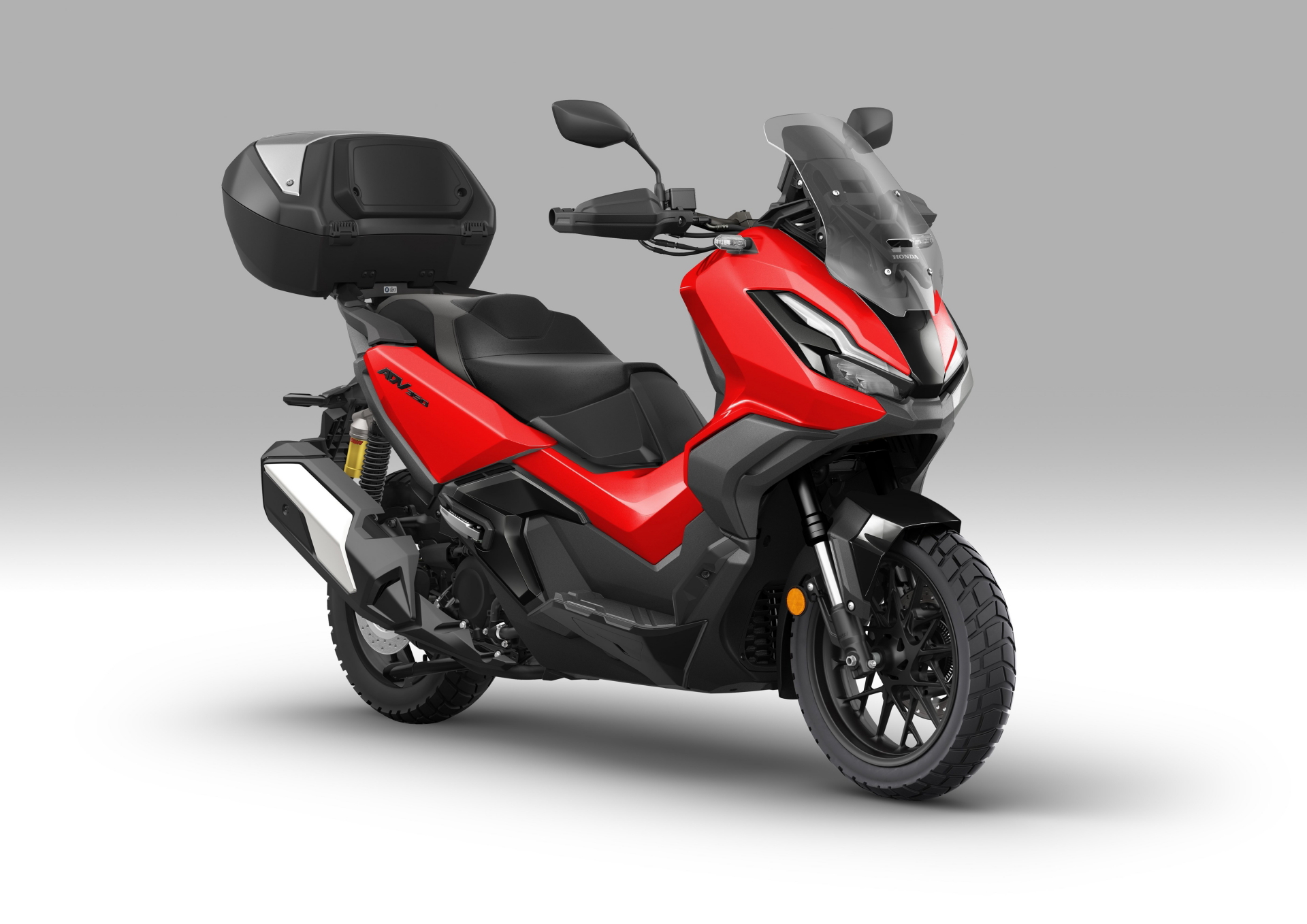La nueva Honda ADV350 es una scooter robusta y versátil, ideal para la ciudad y viajes.