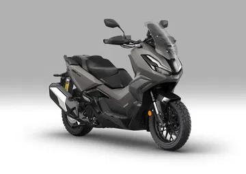 Honda ADV350 2025, un SUV de dos ruedas que destaca por su diseño robusto.