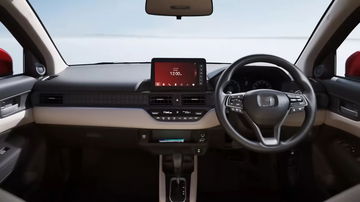 Interior del Honda Amaze, con un diseño ergonómico y práctico. Ideal para el uso diario.