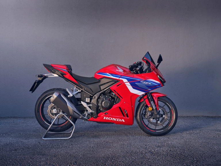 La CBR500R 2025 combina estilo agresivo y rendimiento ideal para A2.