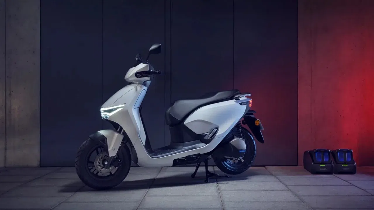 Primeras imágenes del Honda CUV e:, un scooter 'de 125' que llega a España. Primeras imágenes del Honda CUV e:, un scooter 'de 125' que llega a España.