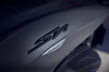Logotipo de la Honda SH350i, símbolo de su fiabilidad y durabilidad.