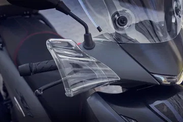 Detalle de la Honda SH350i 2025, destacando su diseño robusto y elegante.