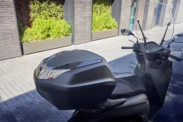 Japonesa, fabricada en Italia, es una roca duradera y posiblemente la mejor rueda alta del mercado.