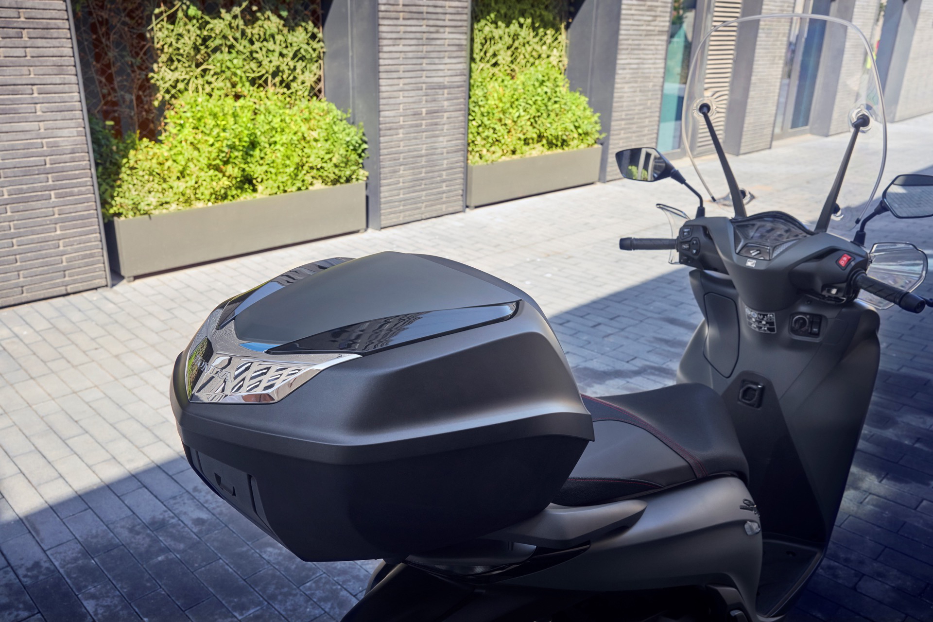 Japonesa, fabricada en Italia, es una roca duradera y posiblemente la mejor rueda alta del mercado.