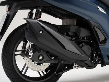 Vista detallada del motor de la Honda SH350i 2025, muestra su diseño robusto y funcional.