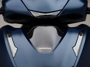 Vista de la parte superior del Honda SH350i 2025, enfatizando su diseño moderno.