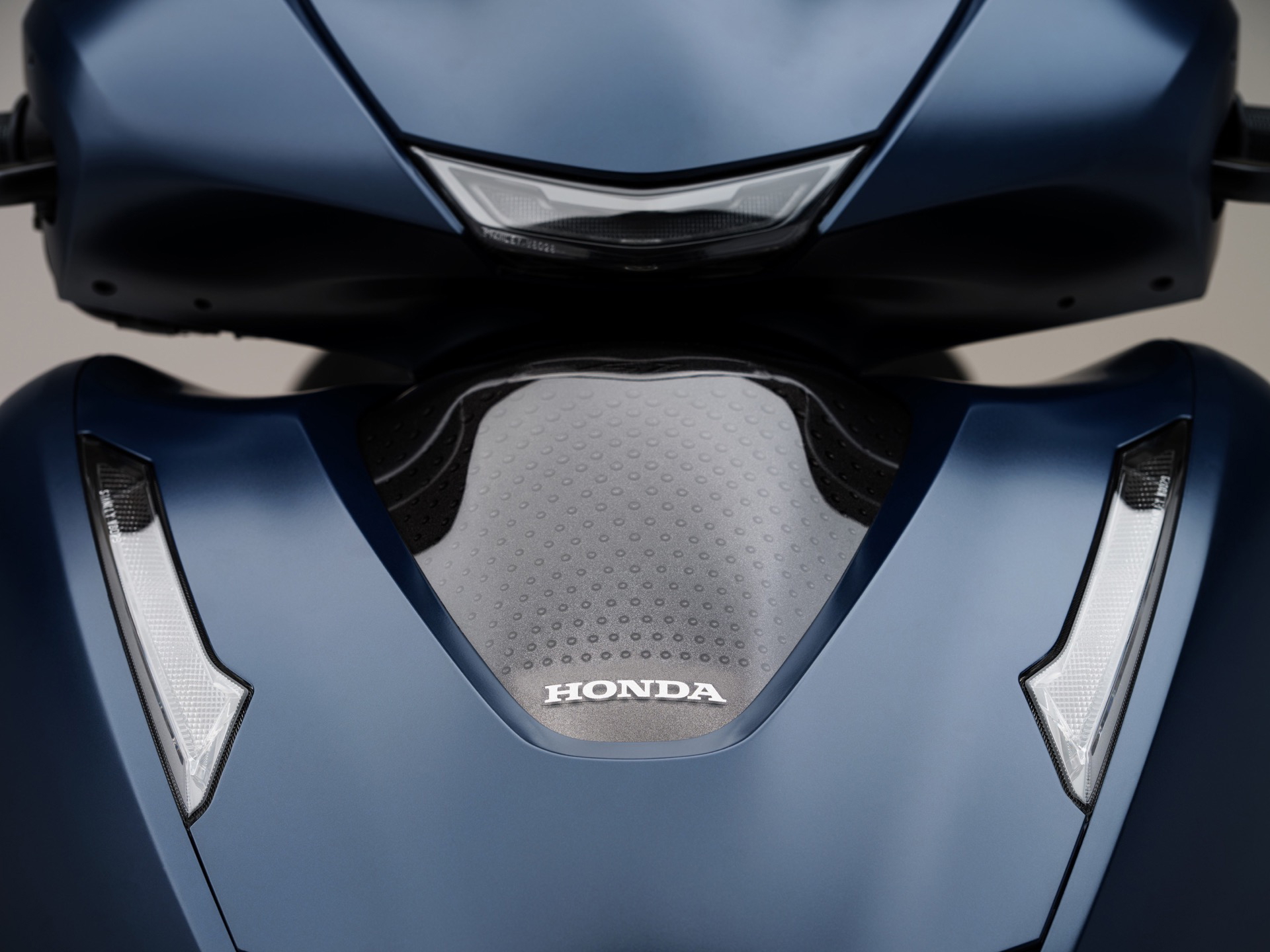 Vista de la parte superior del Honda SH350i 2025, enfatizando su diseño moderno.