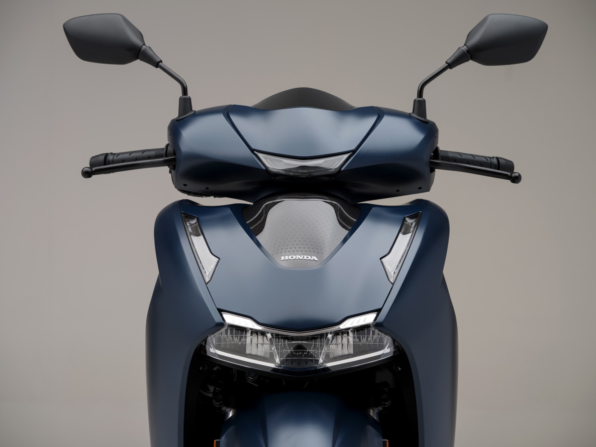 La Honda SH350i 2025 destaca por su diseño elegante y funcionalidad avanzada.