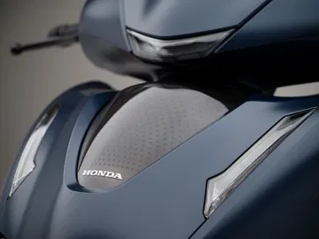 La Honda SH350i 2025 es una scooter de alto rendimiento, ideal para la ciudad.