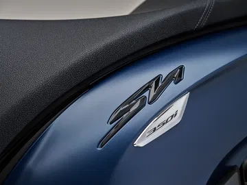 Logotipo de la Honda SH350i, reflejo de su calidad y diseño.