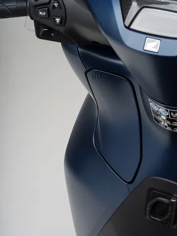 Asiento ergonómico de la Honda SH350i 2025, diseñado para el confort del conductor.