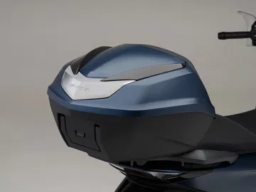 La Honda SH350i 2025 destaca por su capacidad de carga y diseño funcional.