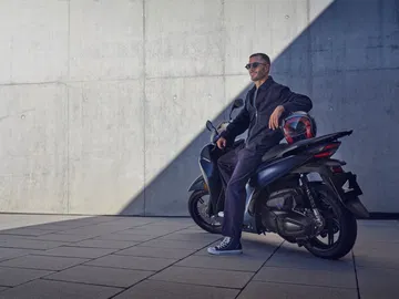 Japonesa, fabricada en Italia, ofrece durabilidad y es ideal para la ciudad.