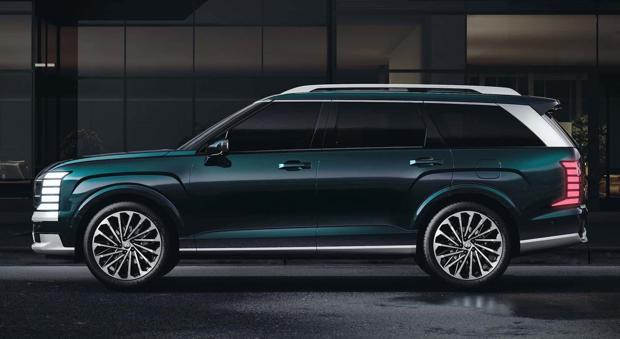 Vista lateral del Hyundai Palisade 2025, un SUV imponente y espacioso. Vista lateral del Hyundai Palisade 2025, un SUV imponente y espacioso.