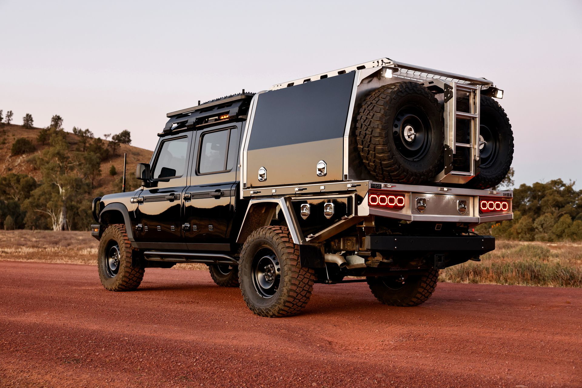 El INEOS KAIJU es el 4x4 extremo definitivo, imbatible en cualquier terreno.