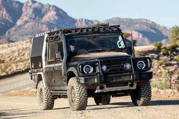 El INEOS KAIJU, un 4x4 extremo, destaca por su capacidad y diseño robusto.
