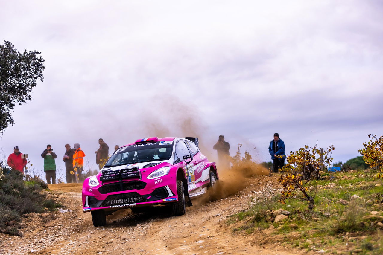 El equipo Iron Dames compite en el WRC con un impresionante diseño en sus coches.