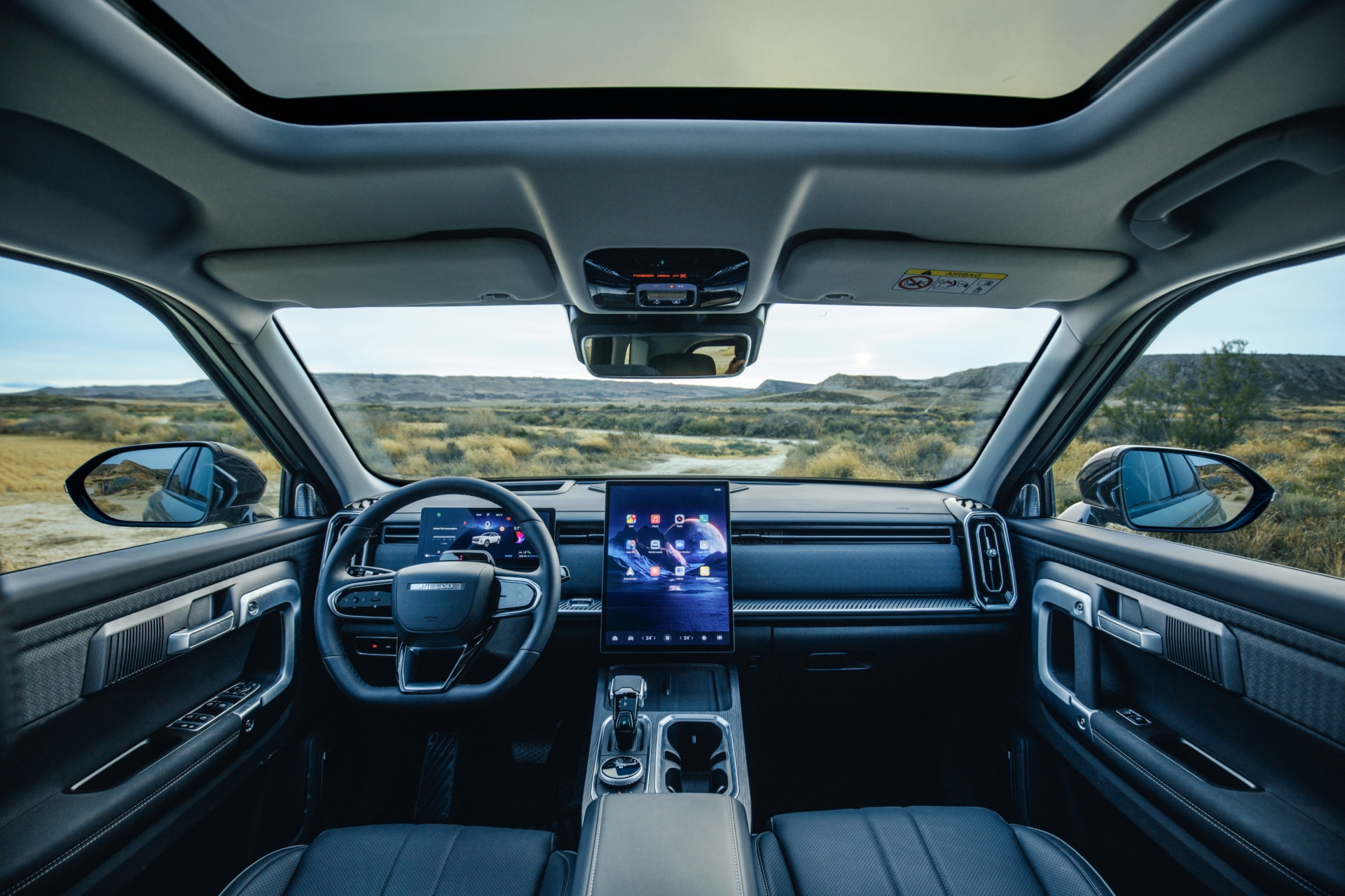 Vista detallada del interior del Jaecoo 7, destacando su diseño moderno y tecnología avanzada.