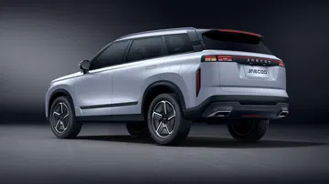 El Jaecoo 7 presenta un diseño moderno y dinámico, ideal para un SUV híbrido.