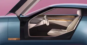 Vista del interior del coche, con un diseño moderno y futurista.
