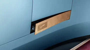 Detalle del diseño interior que muestra innovación y exclusividad de Jaguar.