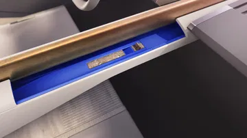 Vista del interior que destaca el acabado y la tecnología avanzada de Jaguar.