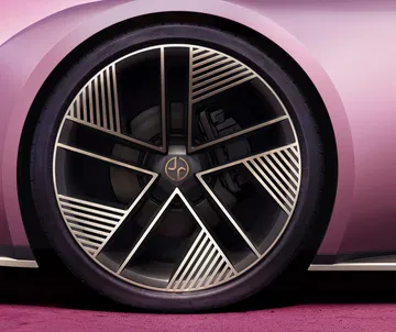 El diseño innovador de la llanta destaca la modernidad del nuevo Jaguar.