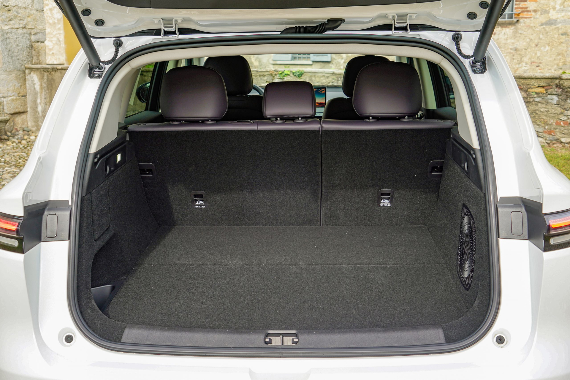 Maletero del LEAPMOTOR C10 REEV, amplio y funcional para un SUV enchufable.