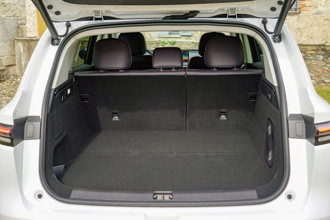 Maletero del LEAPMOTOR C10 REEV, amplio y funcional para un SUV enchufable.